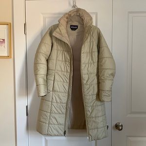 COPY - Patagonia women’s lightweight puffer coat size small